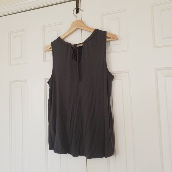 LOFT Dark Olive Sleeveless Blouse - Size MP - Picture 8 of 9